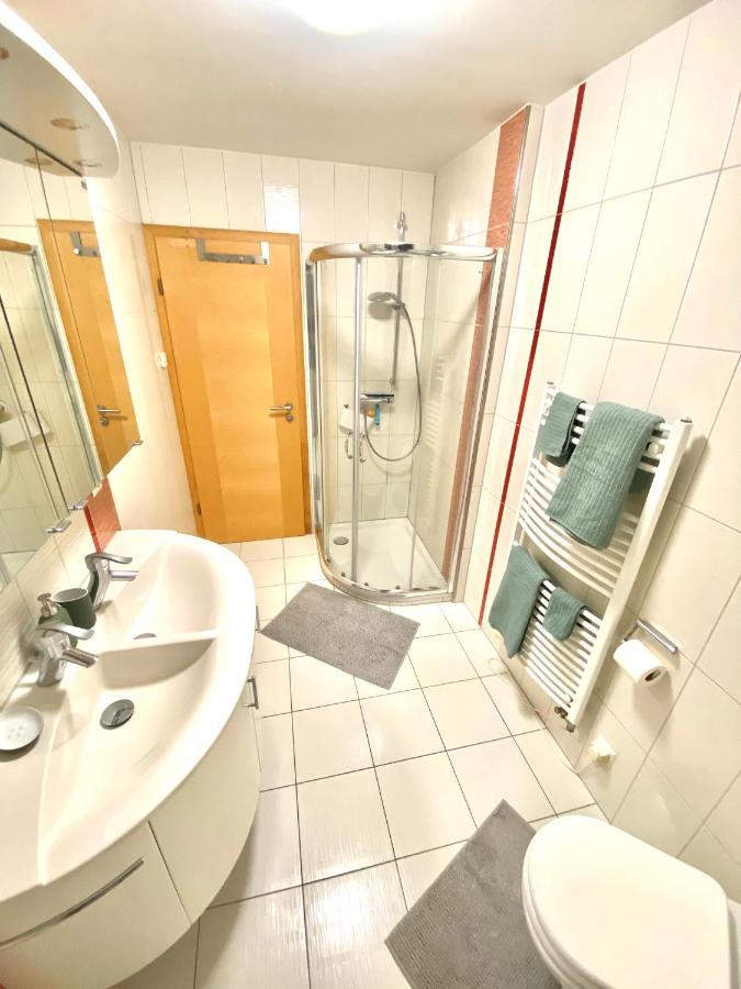 Homestay Offers Private Bedroom And Bathroom Near Speyer And Hockenheim Altlussheim Exteriör bild